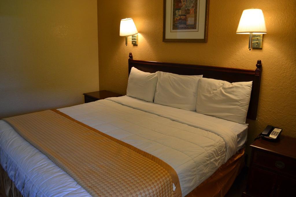 Americas Best Value Inn Smithfield Exterior foto
